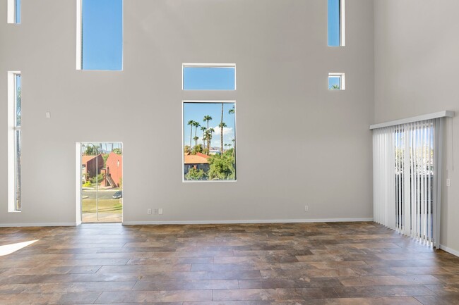 Building Photo - LOFT STYLE-4BED/2.5BATH TEMPE PENTHOUSE CONDO
