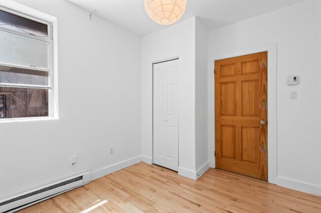 Building Photo - 110 Rue Willibrord