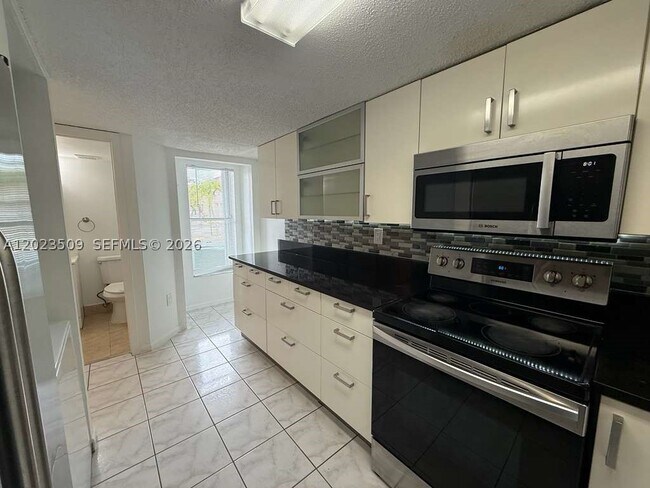 Building Photo - 1137 NW 123rd Ct