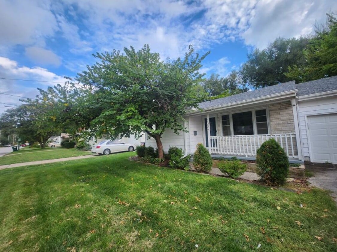 Primary Photo - Modern 2 Bedroom 1 Bath house