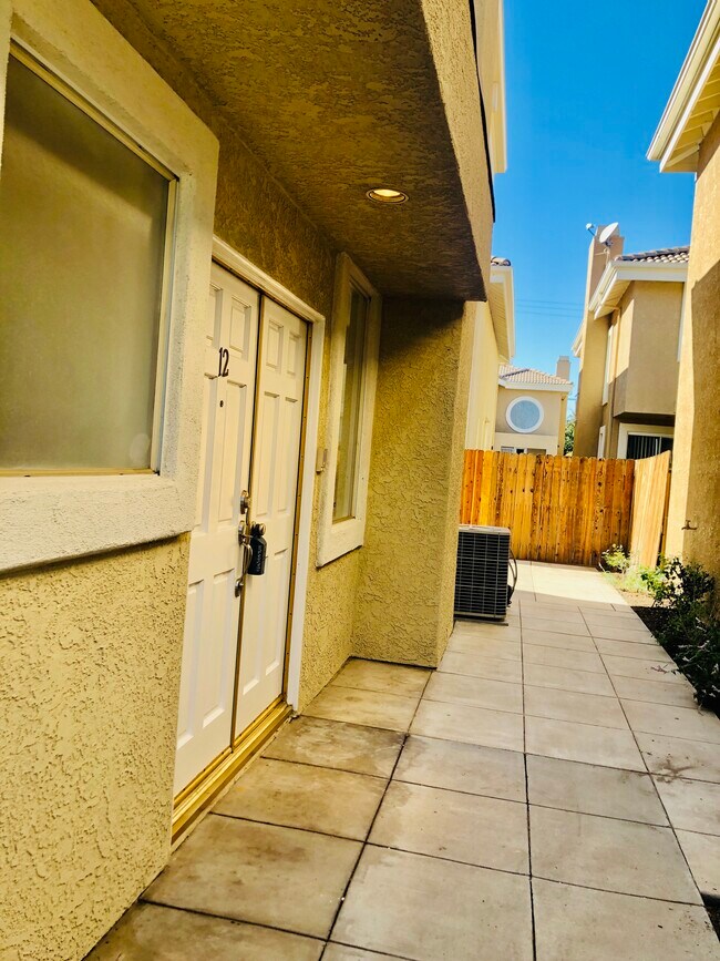 Building Photo - 9442 Sylmar Ave