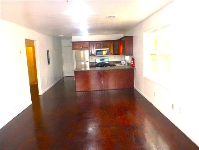 Building Photo - 98 S Burnet St