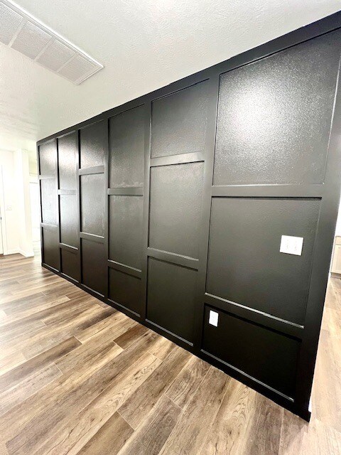 Entrada - Pared de acento - 800 Hoffman Hills Blvd