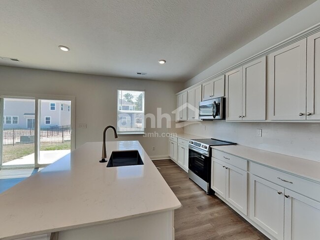 Building Photo - 315 Pne Hl Ct