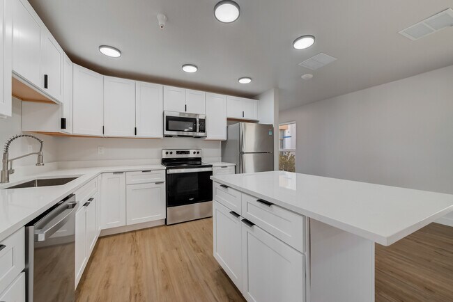 Building Photo - 404 E 5600 S