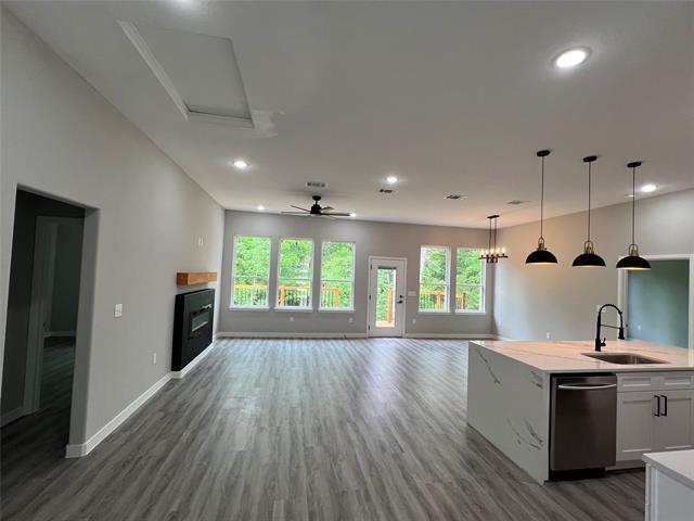 Foto del edificio - 851 Welch Ln