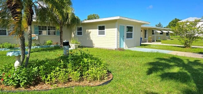 Building Photo - 621 Baywood Dr N