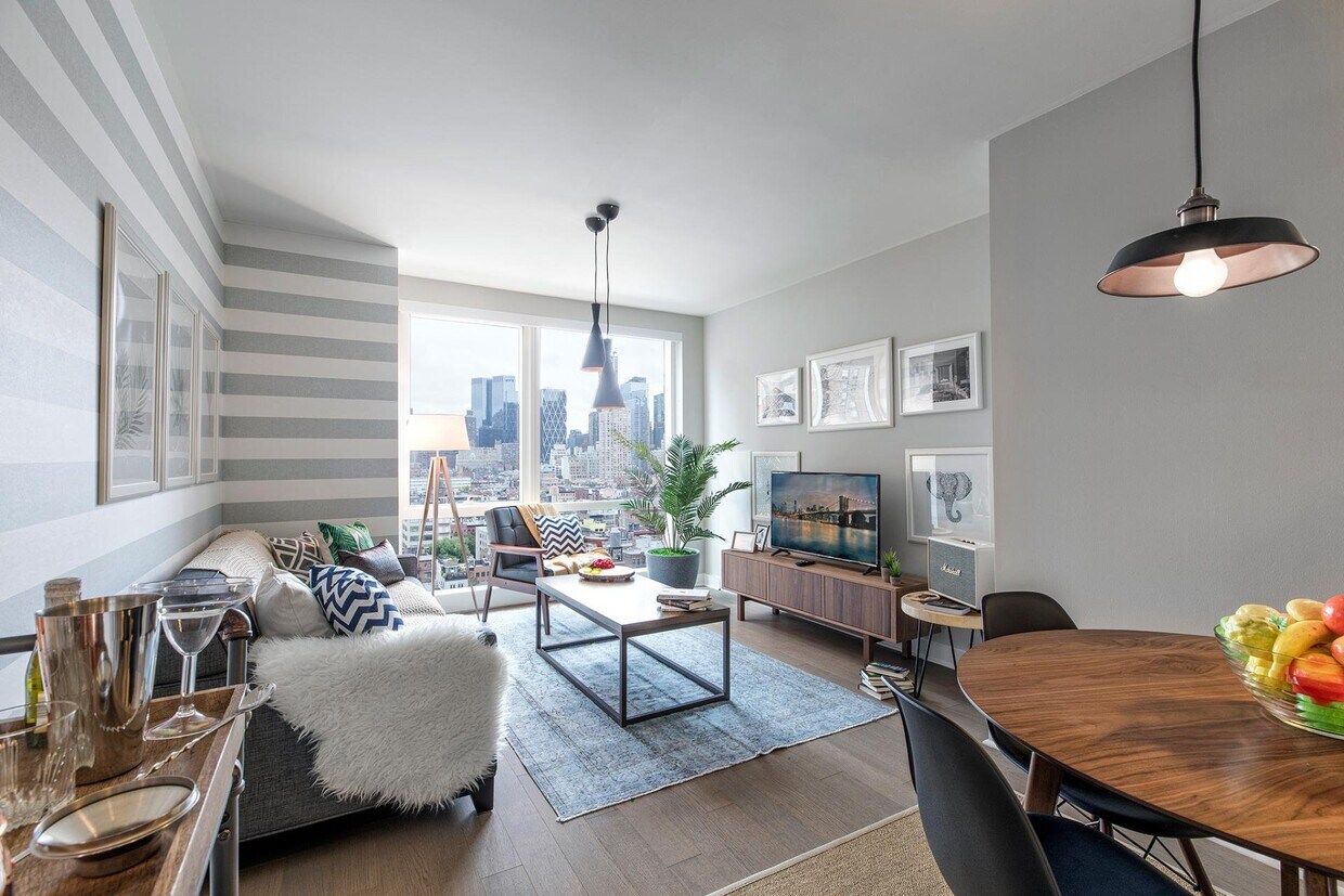 Primary Photo - 450 W 42nd St