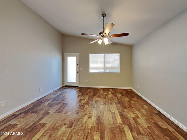 Foto del edificio - 40768 W Sanders Way