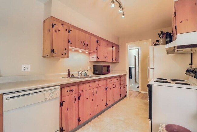 Foto del edificio - 5610 E Amherst Ave