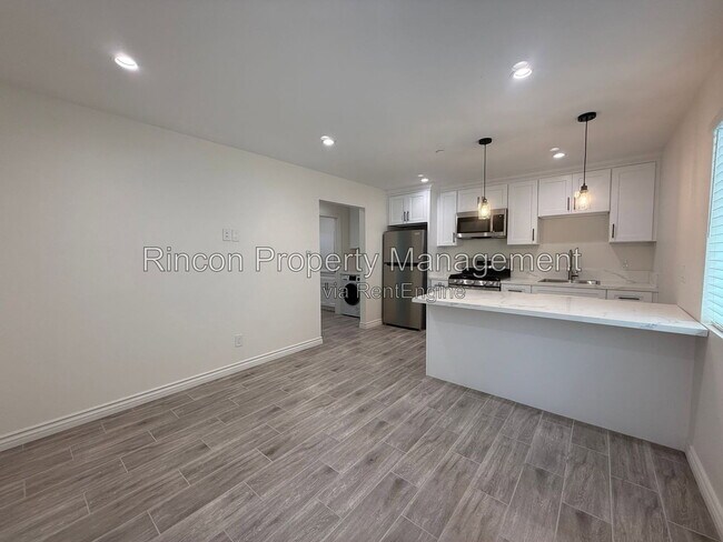 Foto del edificio - 921 Aurora Dr
