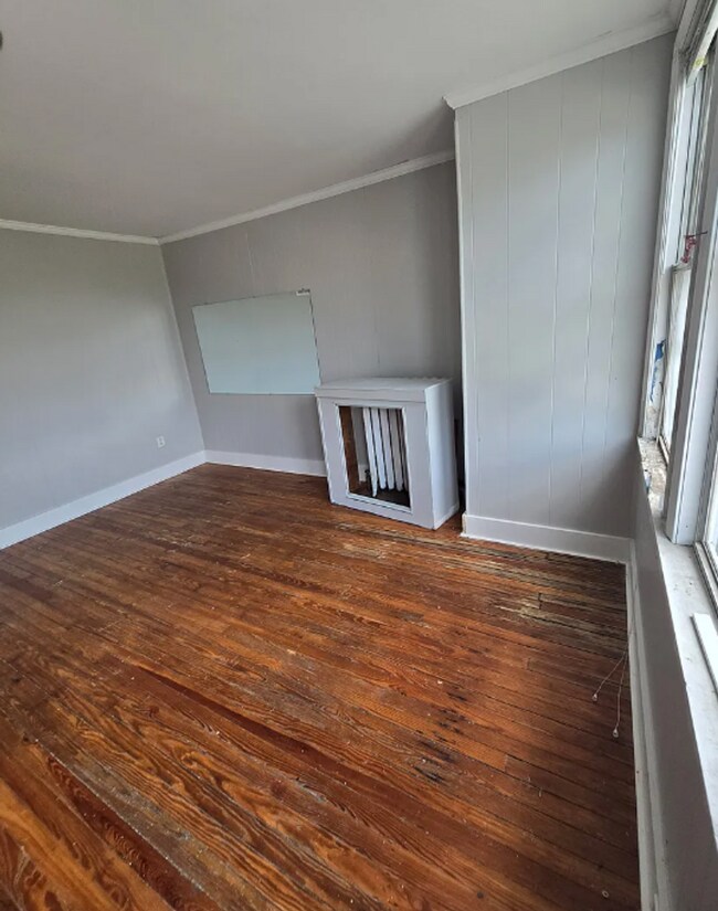 Foto del edificio - Charming 3-Bedroom, 1-Bathroom Home
