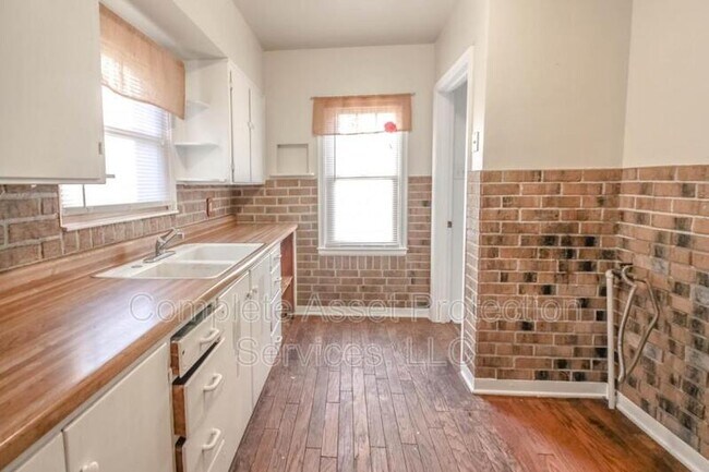 Foto del edificio - 7540 Van Buren Ave