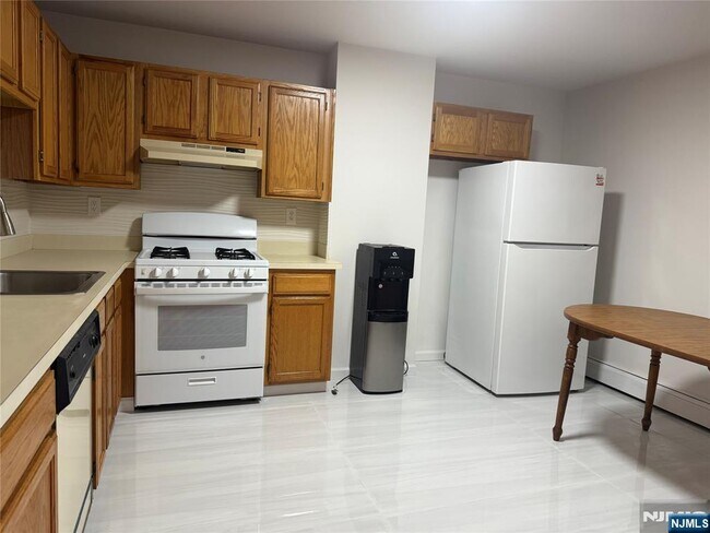 Foto del edificio - 7-13-13 Fair Lawn Ave