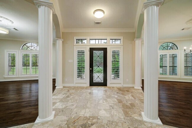 Foto del edificio - 5300 Silverbelle Ln
