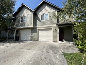 Building Photo - 883 Longbow Ln