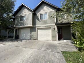 Building Photo - 883 Longbow Ln