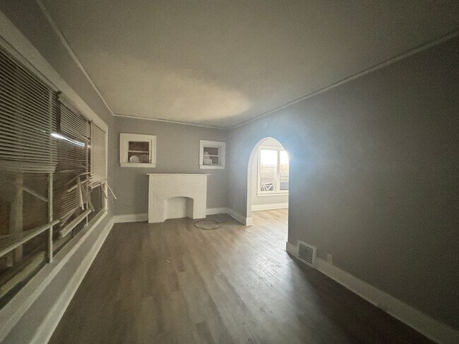 Building Photo - 15525 LaSalle St