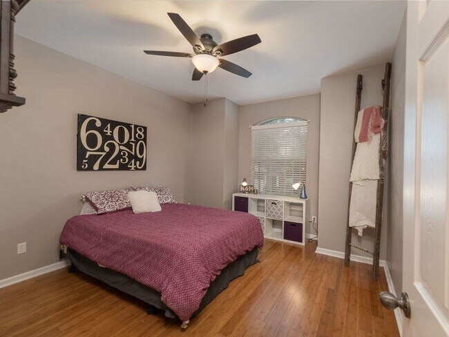 Foto del edificio - Beautiful 3 bedroom town home for rent Aug...