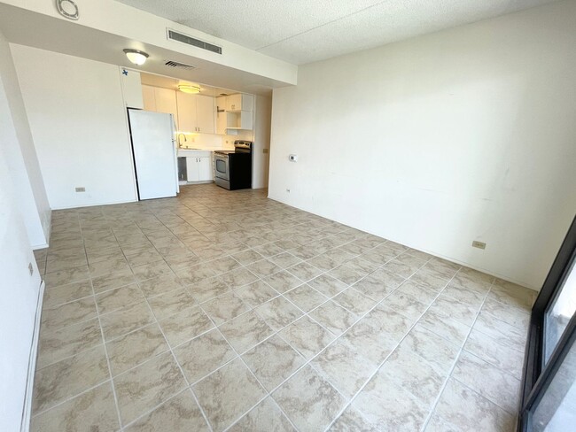 Building Photo - Available now! 2 bedroom 2 bathroom in dow...