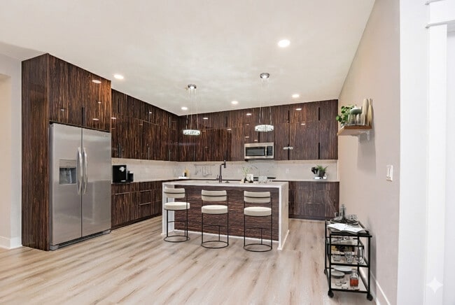 Building Photo - Grand Summit