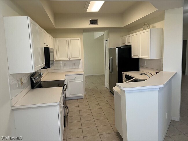 Foto del edificio - 15100 Royal Windsor Ln