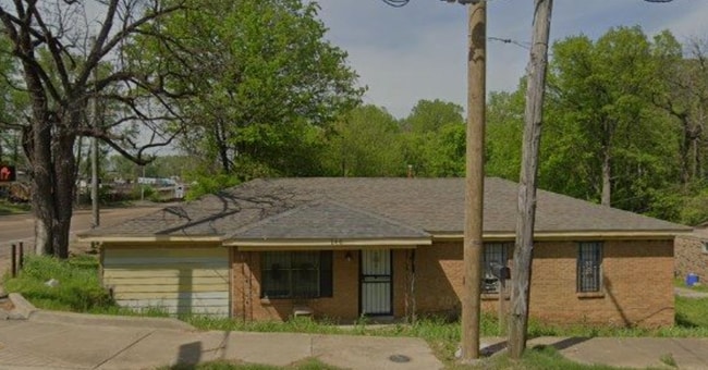 Photo - 146 W Brooks Rd. House