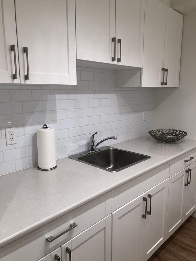 Building Photo - 575 Marifield Ave