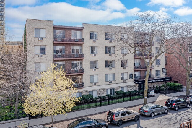Calle exterior del edificio - 537 W. Melrose