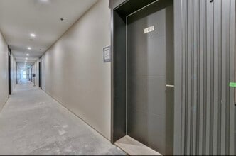 Building Photo - 3045 Ch D'oka