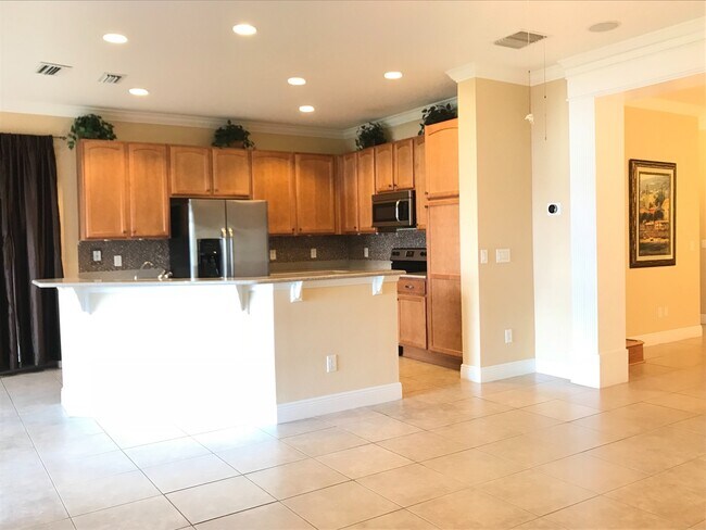 Building Photo - AMAZING HOME WITH LAKEFRONT VIEW!