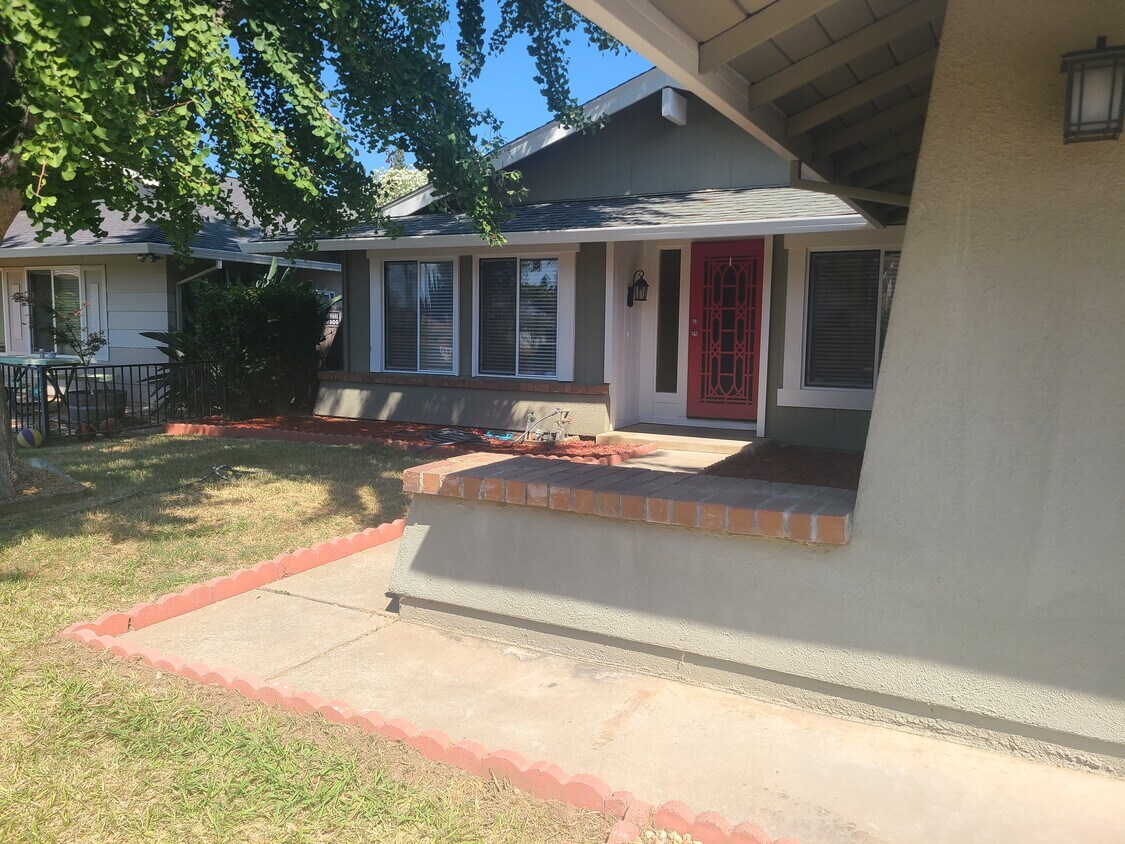 Primary Photo - 9236 Premier Way