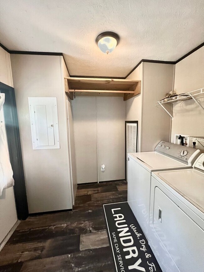 Building Photo - Spacious 3-Bedroom Home for Rent!