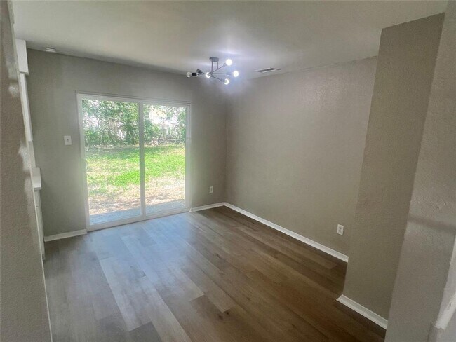 Foto del edificio - 4620 Button Bend Rd