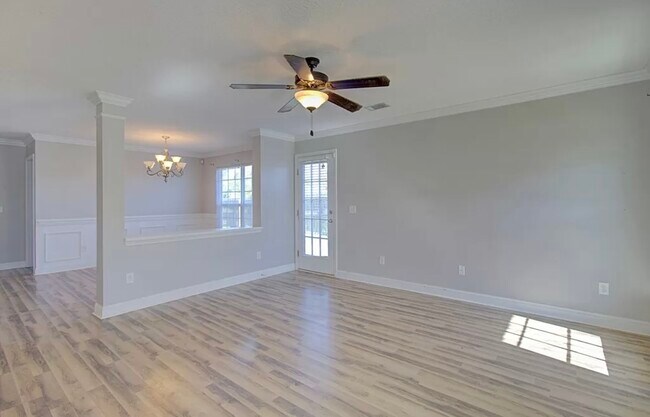 Building Photo - 175 Grandview Dr