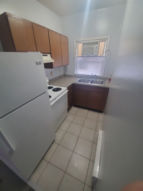 Building Photo - 1315 4th St S