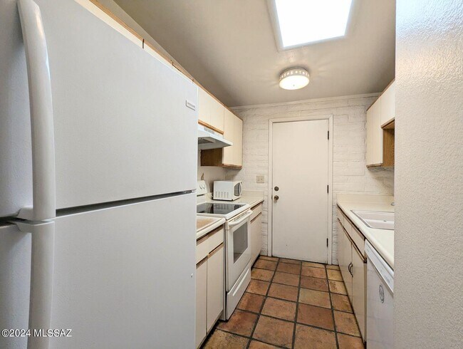 Building Photo - 1655 N Palo Verde Blvd