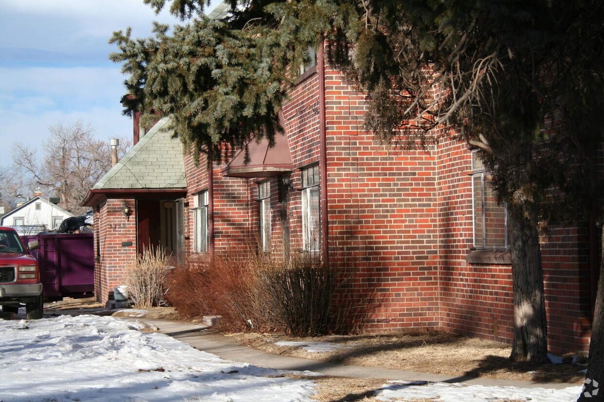 Foto del edificio - 3349 N Harrison St
