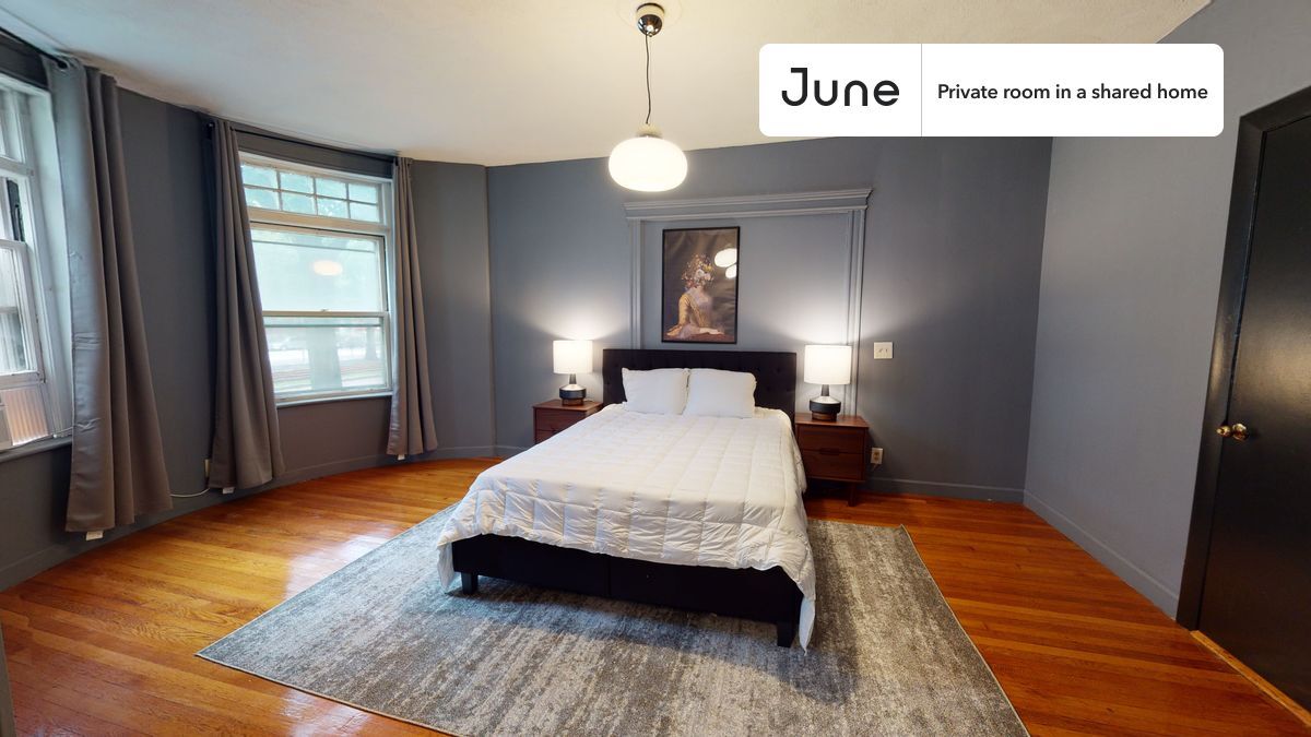 Foto principal - Private bedroom in 3 bed/1 bath Home