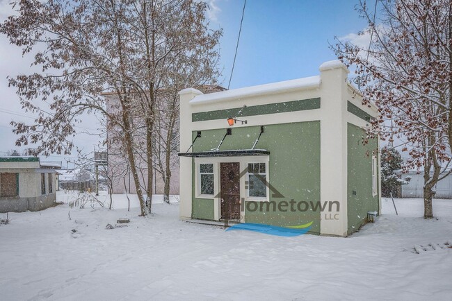 Building Photo - Upscale Downtown Priest River Living - 1 B...