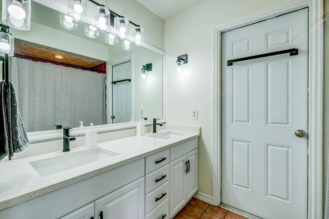 Foto del edificio - 2239 Wells Ave