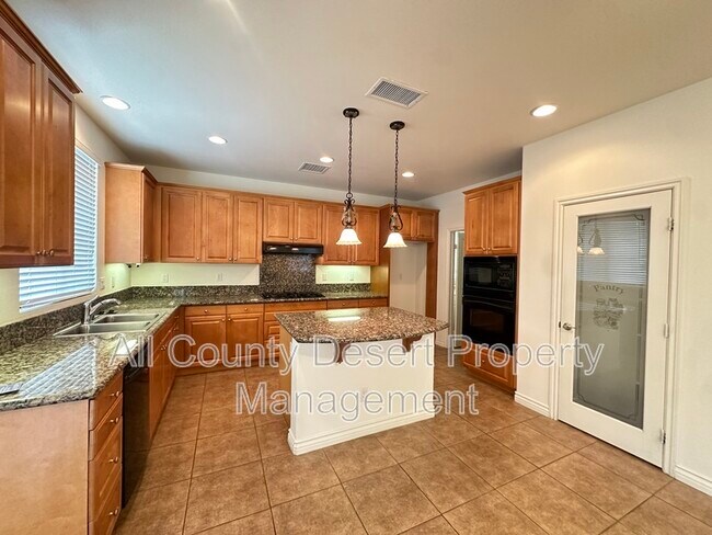 Building Photo - 254 Paseo Vista Cir