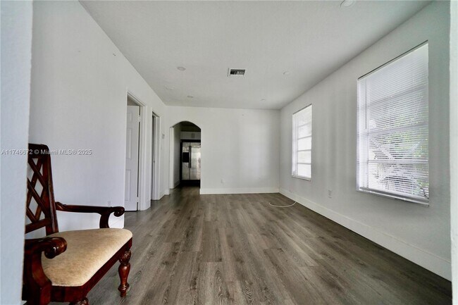 Foto del edificio - 3376 NW 49th St