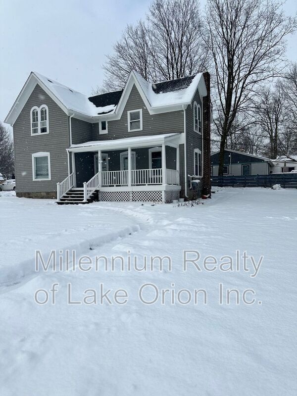 Building Photo - 734 W Oregon St