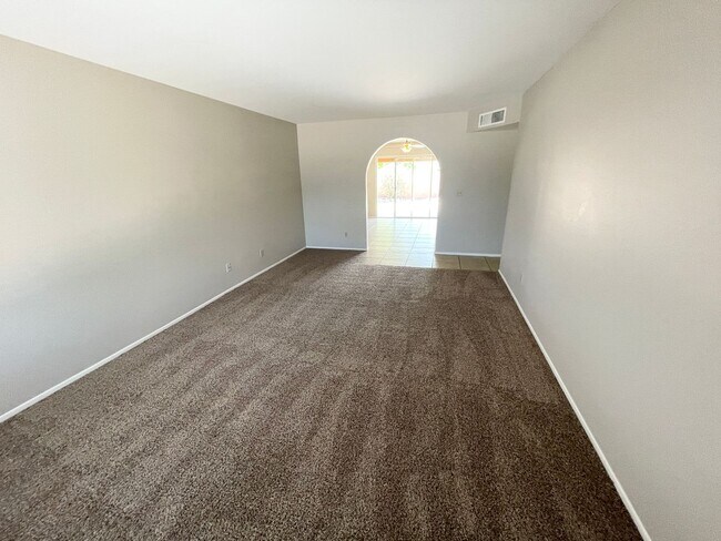 Building Photo - 3 Bedroom 2 Bath Single Level Home In Tempe! NO HOA & Close to ASU