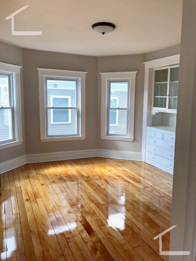 Building Photo - Rare value four bedroom in Brighton