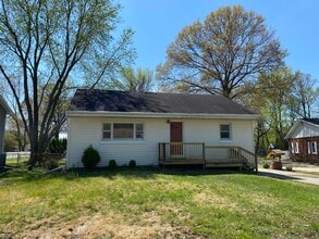 Building Photo - 911 Dogwood Rd