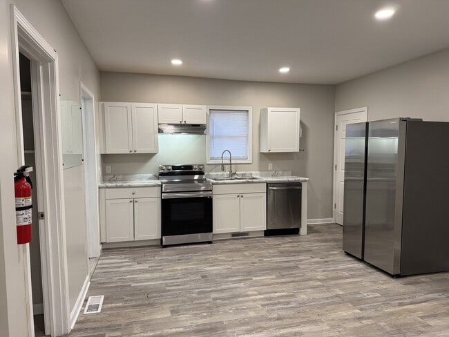 Building Photo - 821 Hazard Ave