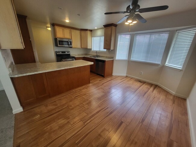 Building Photo - 3766 Emerson Dr