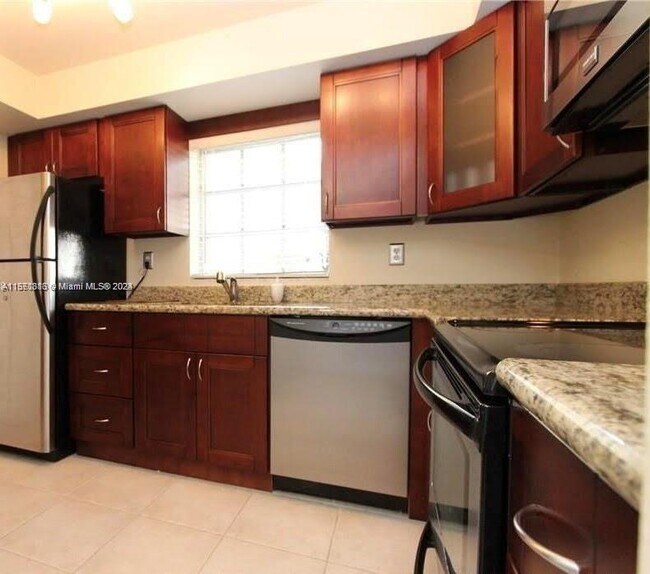 Building Photo - 8650 SW 109th Ave